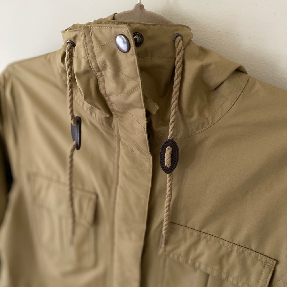 Eastern Mountain Sport Raincoat! LIKE NEW!!!